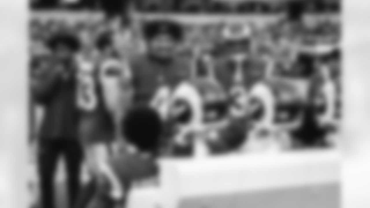 E_260104_Rams_vs_Cardinals_TE_523