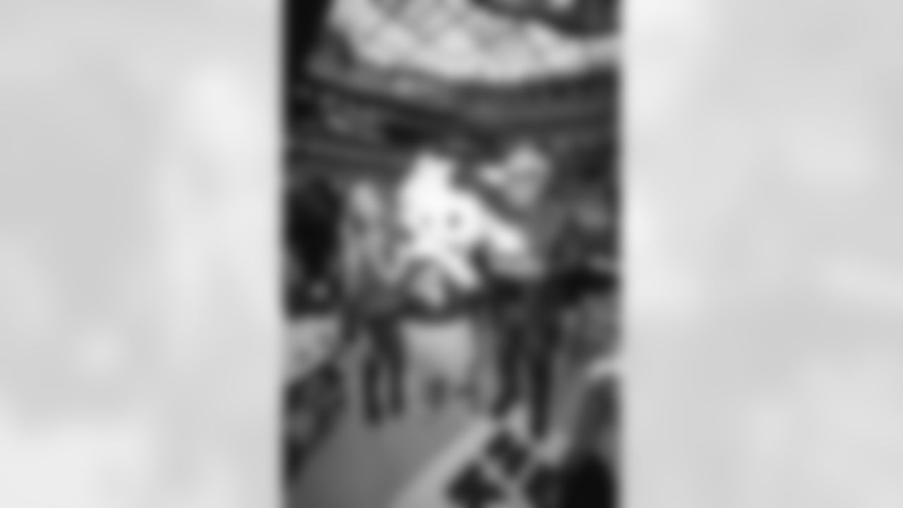 Charlotte Flair, Hello Kitty & Ric Flair in the Rams House