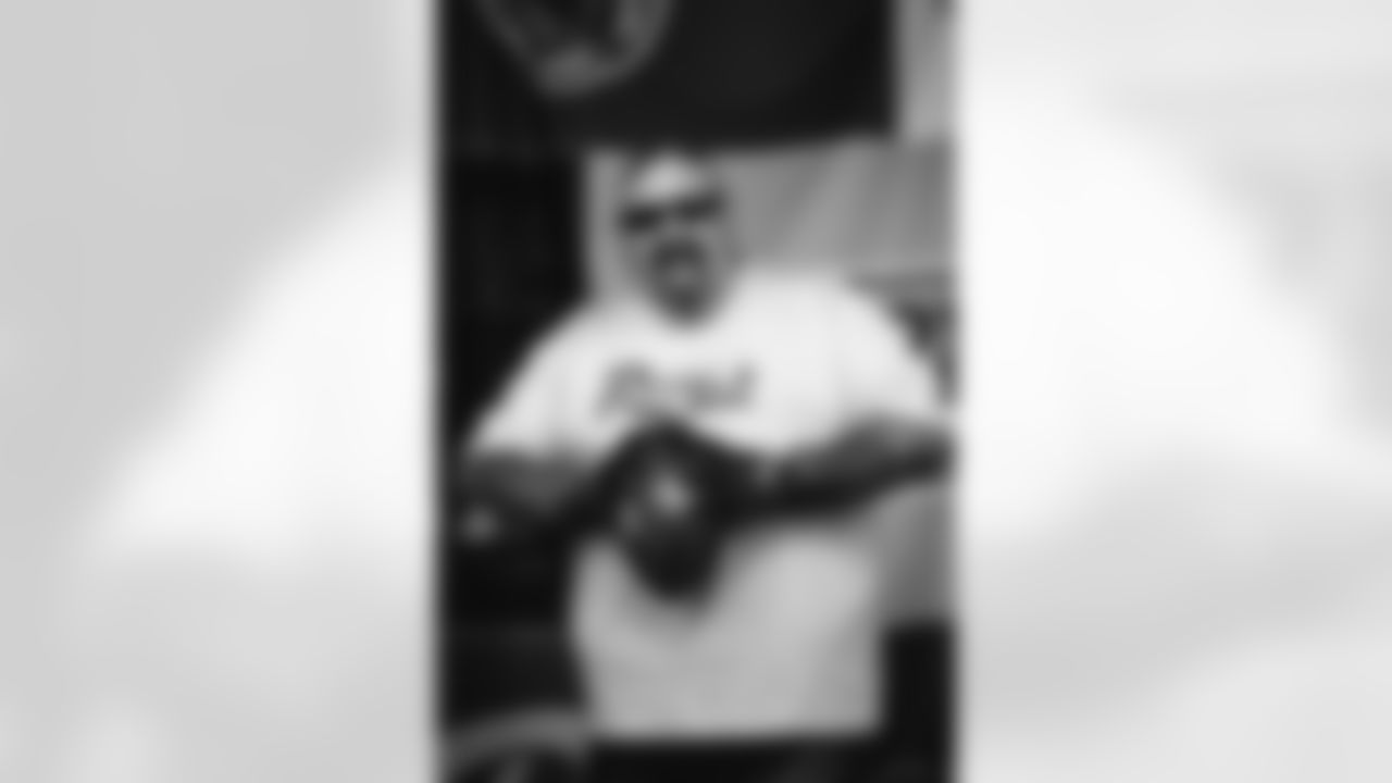 E_Royal_Sol_Merch_2025_5