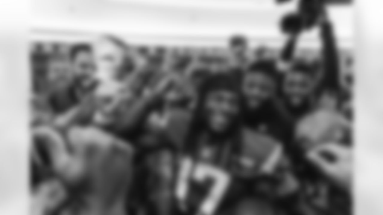 The Los Angeles Rams take on the New Orleans Saints in week 9 of the 2025 NFL regular season.