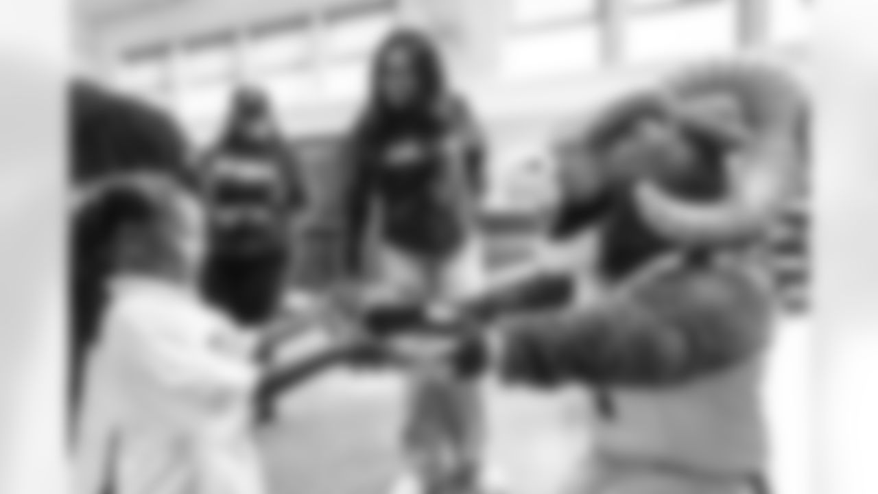 E_251202_Shoes_That_Fit_AD_0223