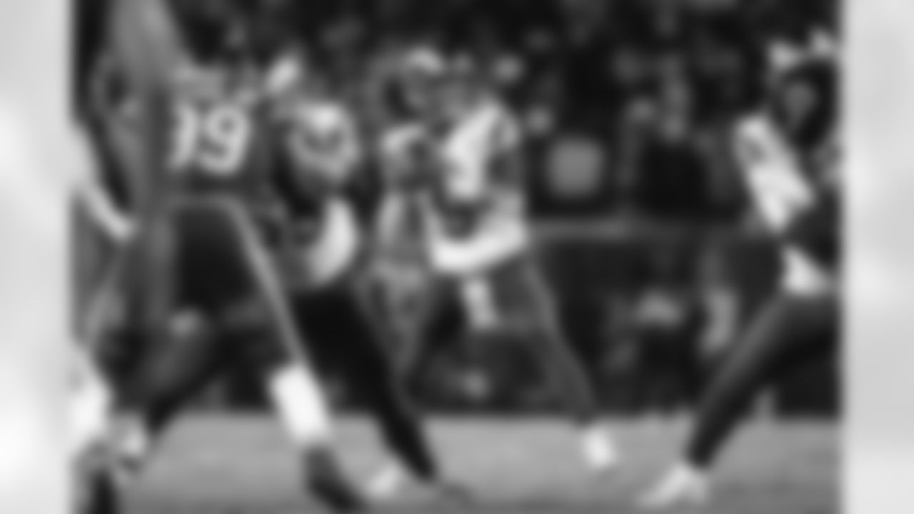 The Los Angeles Rams take on the Chicago Bears in the divisional round of the 2025 NFL post season.