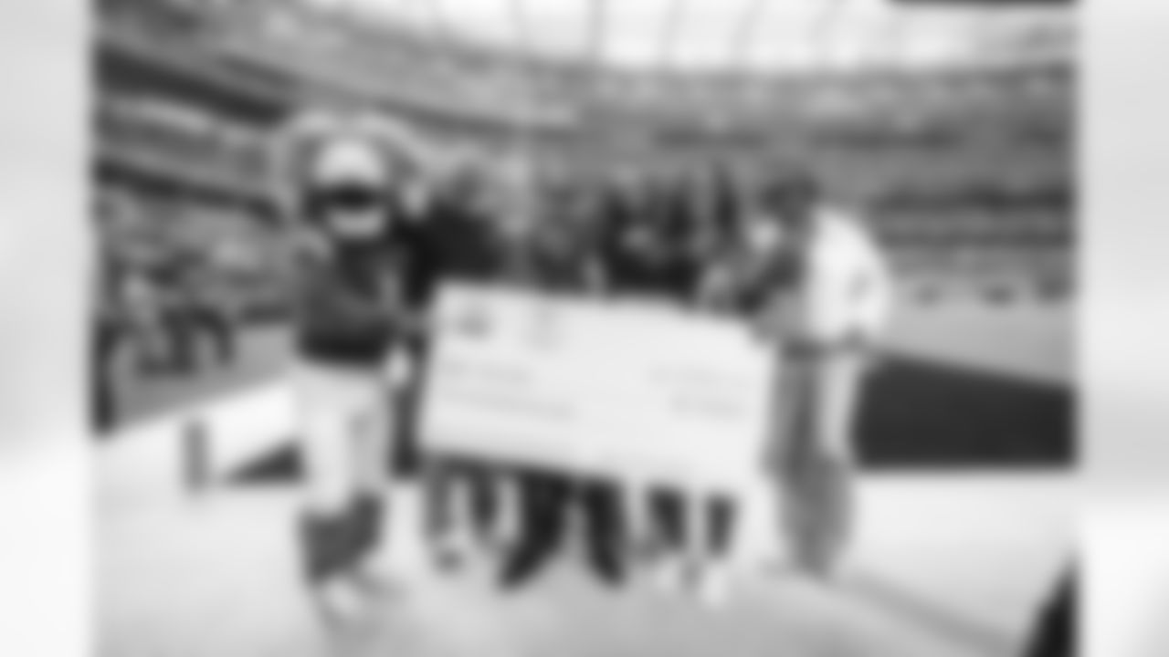 The Los Angeles Rams take on the Detroit Lions in week 15 of the 2025 NFL regular season.