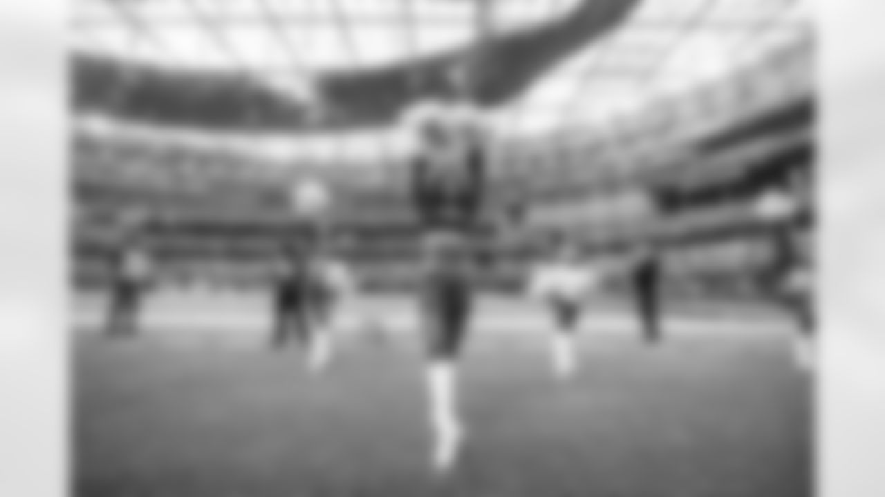 The Los Angeles Rams take on the Arizona Cardinals in week 18 of the 2025 NFL regular season.