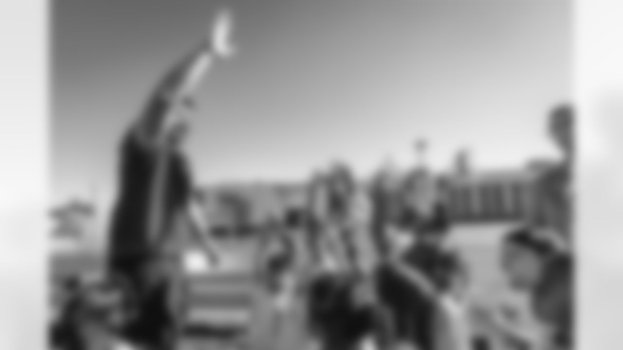 E_251202_Shoes_That_Fit_AD_2543