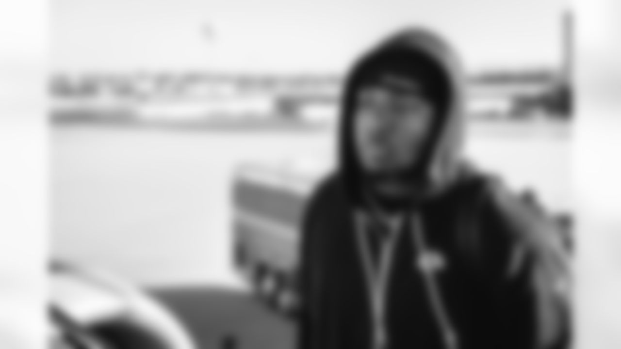 E_251206_Regular_Season_Week_14_Travel_BT_0073