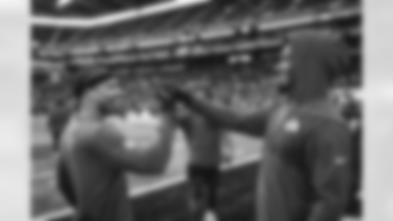 14 CB Kobie Durant & 3 S Kam Curl warm up pregame ahead of the Rams vs. Seahawks NFC Championship game