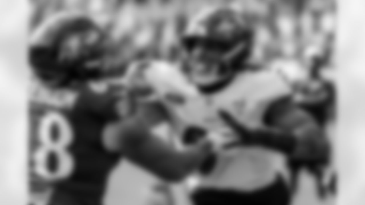 OLB Tavius Robinson