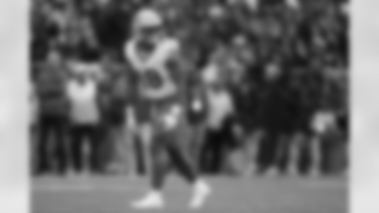 TE Kenyon Sadiq, Oregon
Already considered the consensus TE1 of this year's class, Sadiq lived up to expectations at the Combine. The 6-foot-3 Sadiq weighed in at 241 pounds and still managed to run a 4.39-second 40-yard dash to set the modern Combine record for a tight end. An athletic freak, Sadiq won't have to wait long to be selected in April's draft.