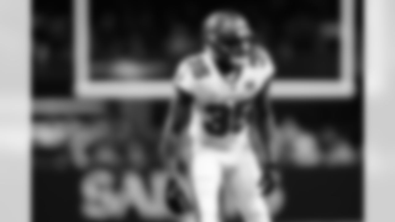 Jamel Dean

2025 stats: 14 games, 46 tackles, 9 passes defensed, 3 interceptions

Dean may be the best cornerback on the open market. He finished last season with the fourth-highest Pro Football Focus grade among all starting NFL cornerbacks, and he helped lead the Bucs to a Super Bowl win in 2021.