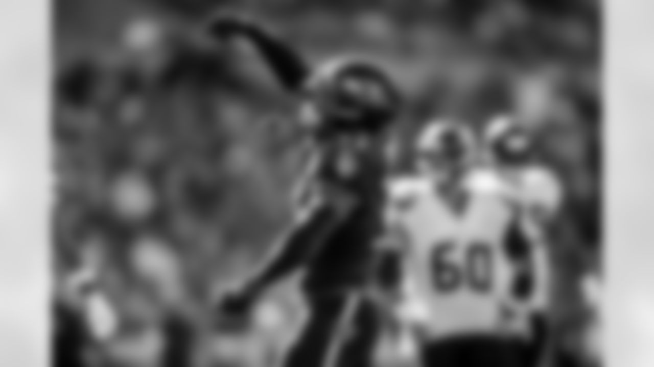 ILB Trenton Simpson