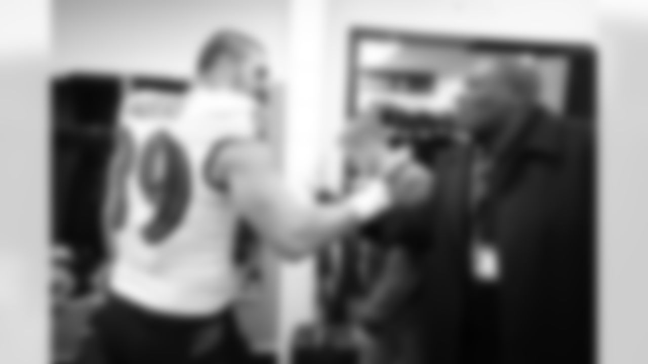 TE Mark Andrews (left) & Ozzie Newsome (right)