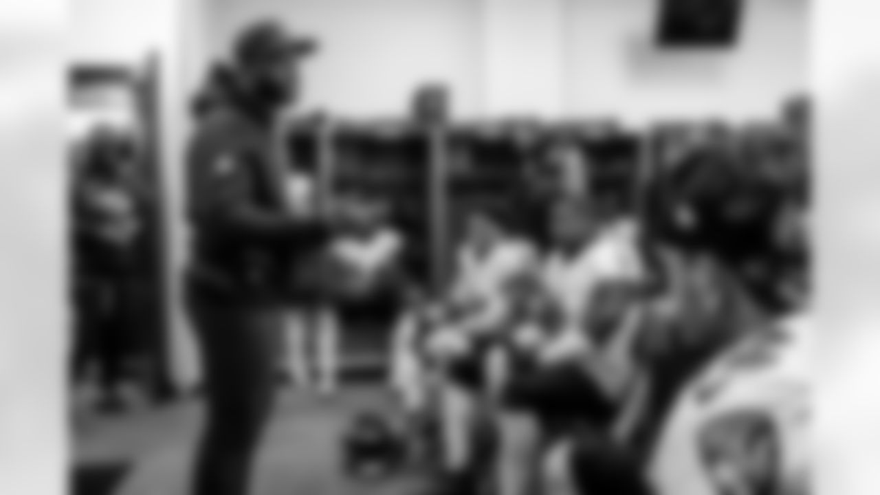 Defensive Coordinator Zach Orr