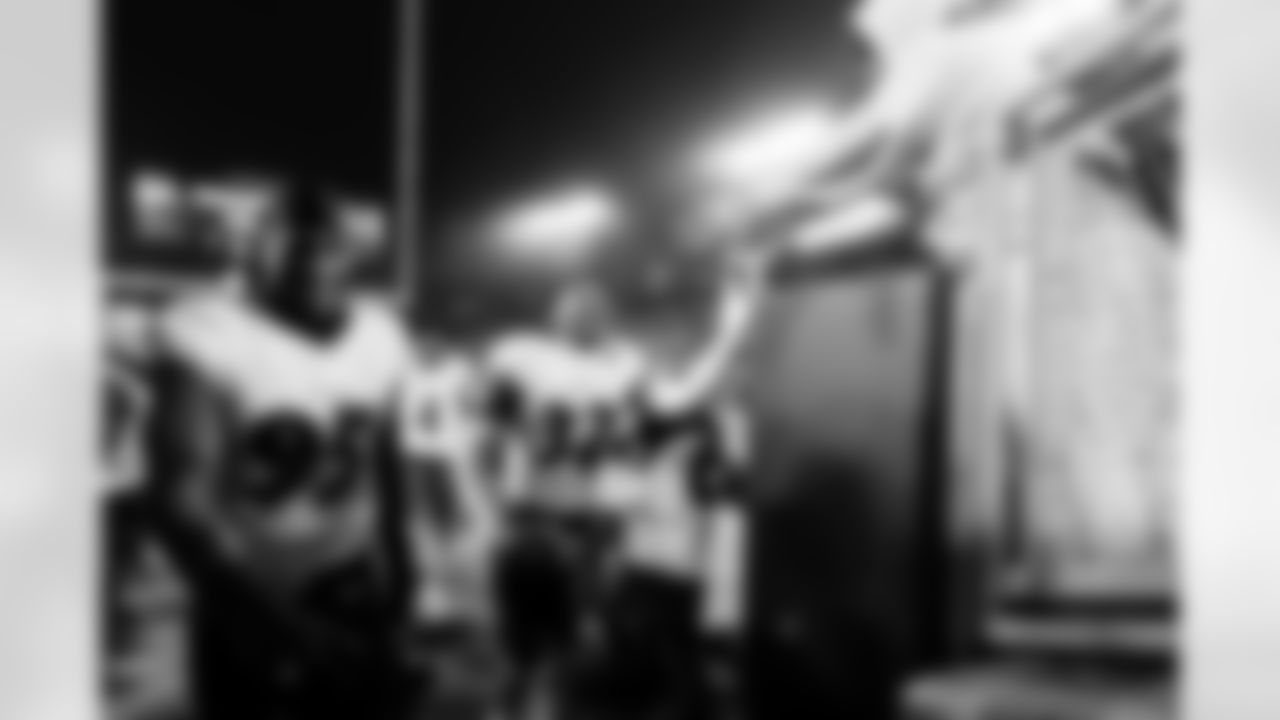 OLB Tavius Robinson (left) & ILB Trenton Simpson (right)