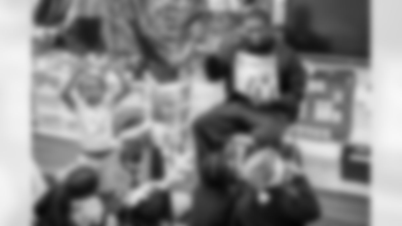 04_20251222_Roquan_Smith_Holiday_sh_0653