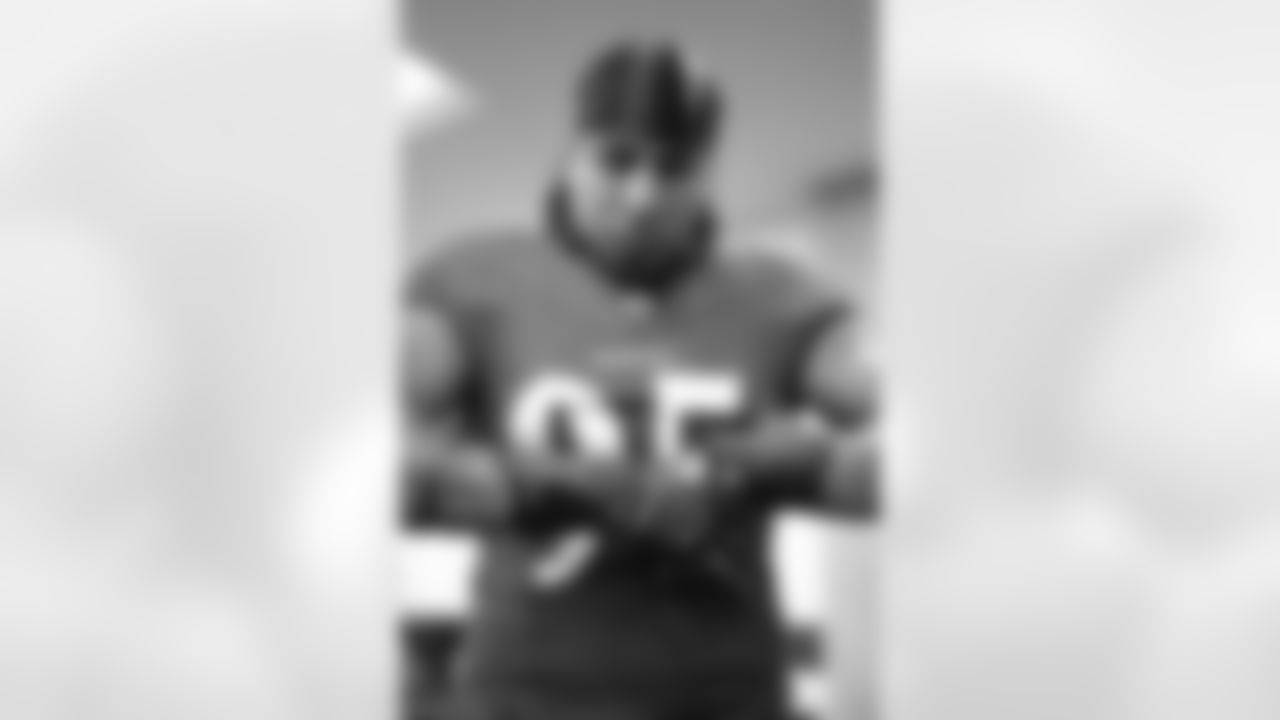 OLB Tavius Robinson
