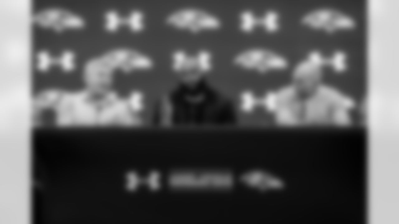 24_FreeAgentSignings031722sh1425_WEB