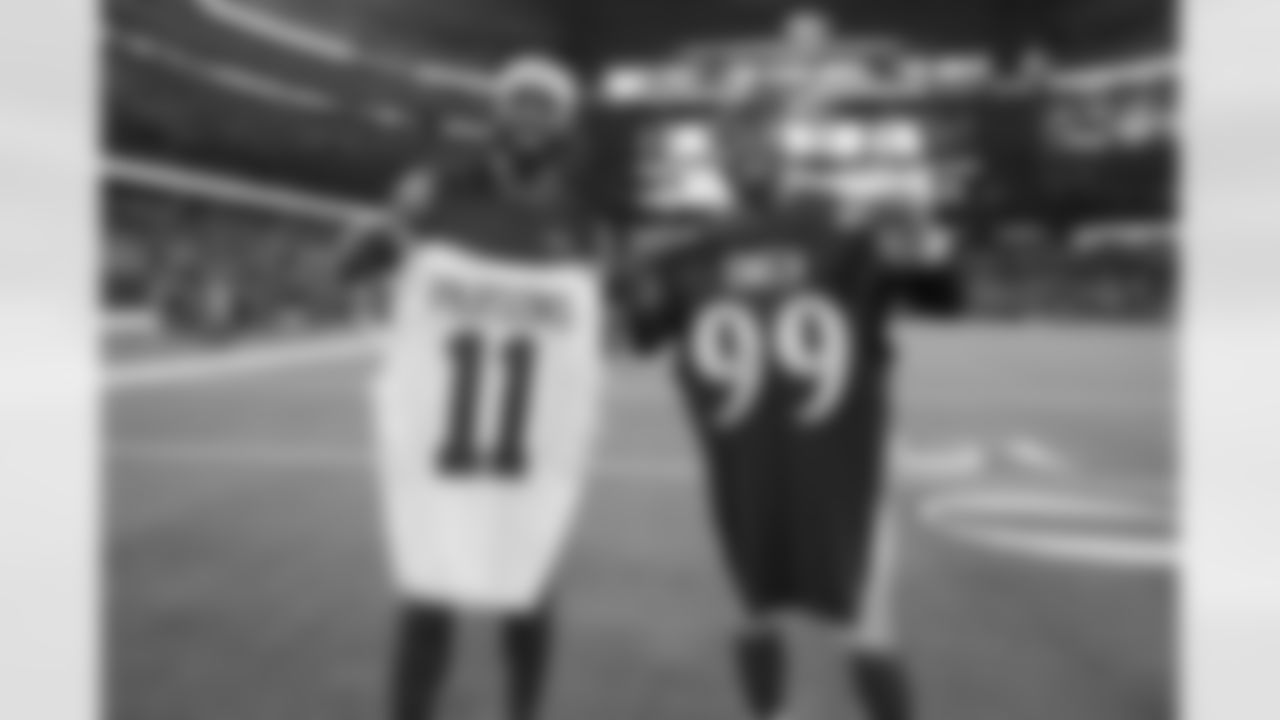 OLB Odafe Oweh (left) and Cowboys LB Micah Parsons (right)