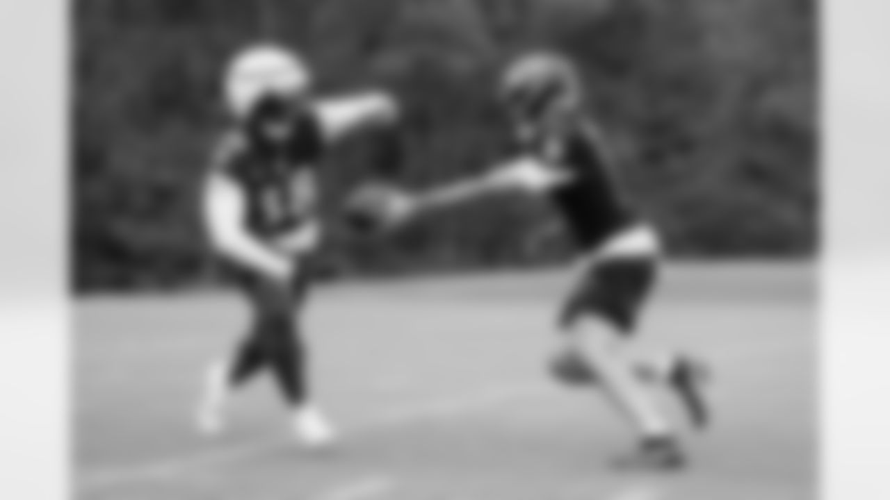 RB Sone Ntoh getting a handoff.