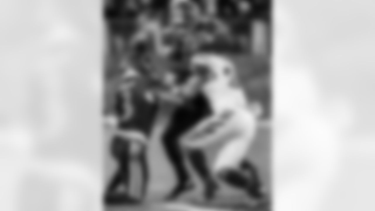 CB Chidobe Awuzie (left) & ILB Teddye Buchanan (right)