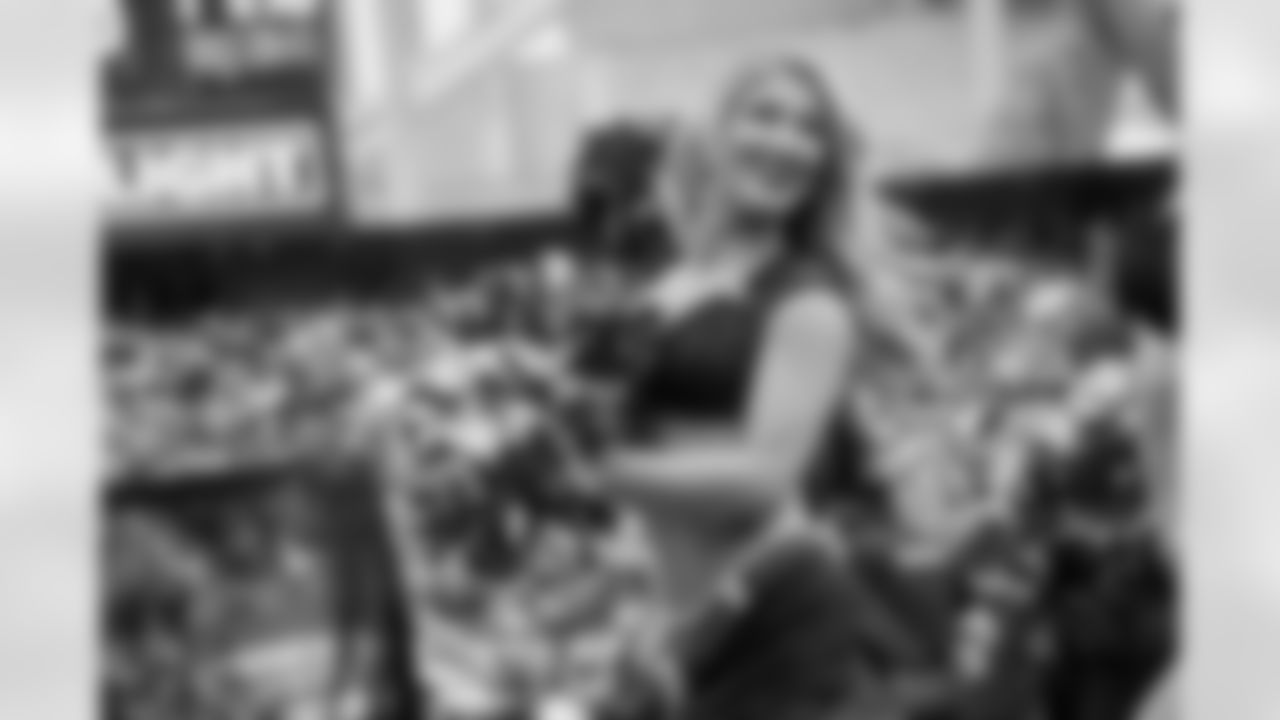 CHEER_WEB_101225-127
