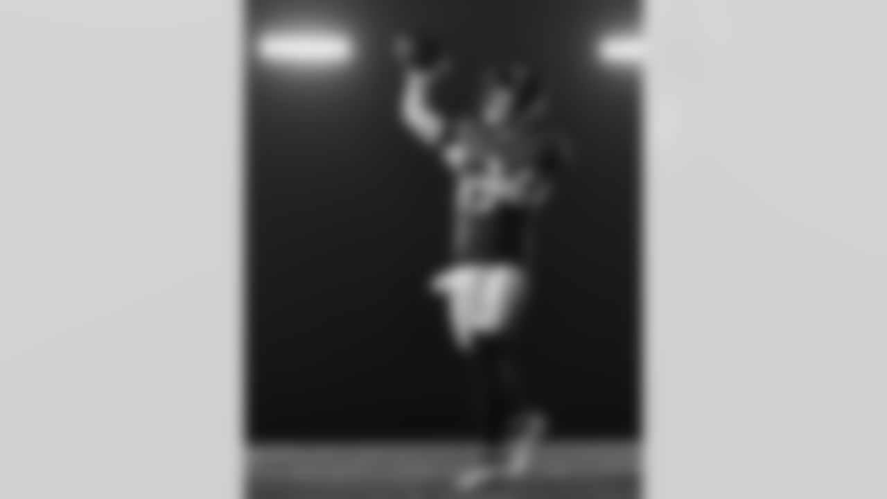 QB Devin Leary