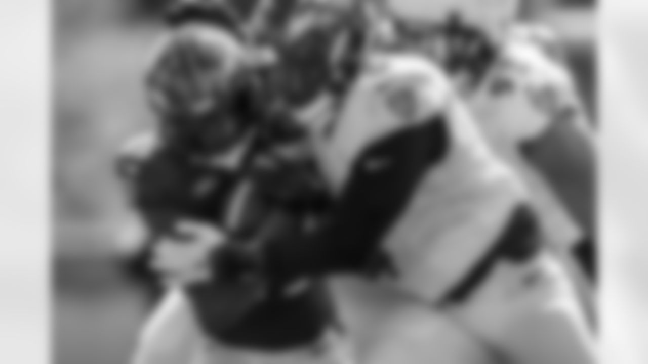 ILB Roquan Smith tackling RB Justice Hill.