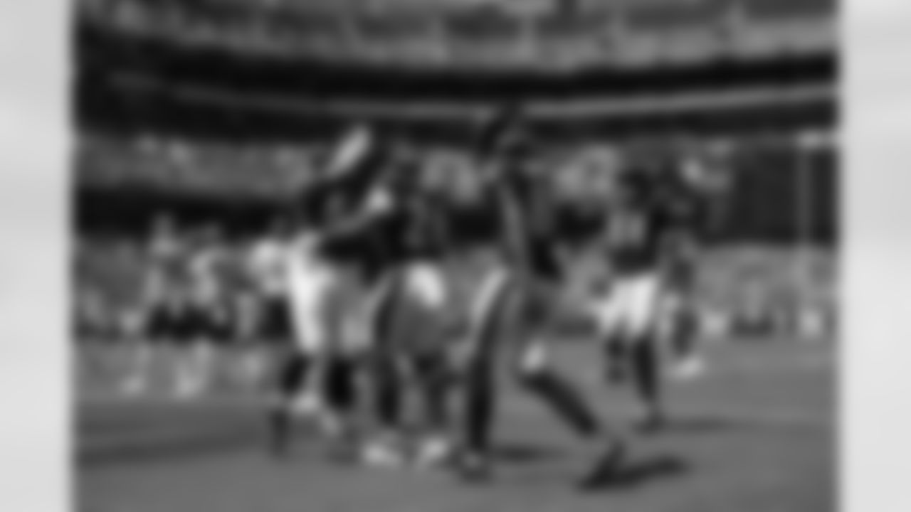 Ravens players celebrate