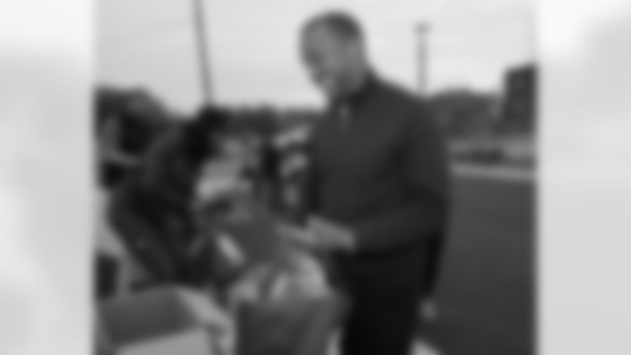 ThanksgivingTurkeys_112125ph03