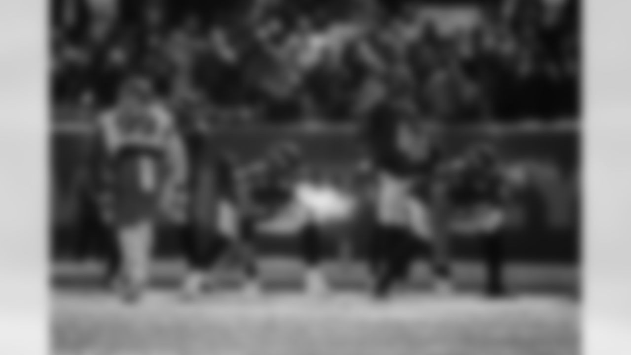 T Roger Rosengarten (left) & G Daniel Faalele (right)