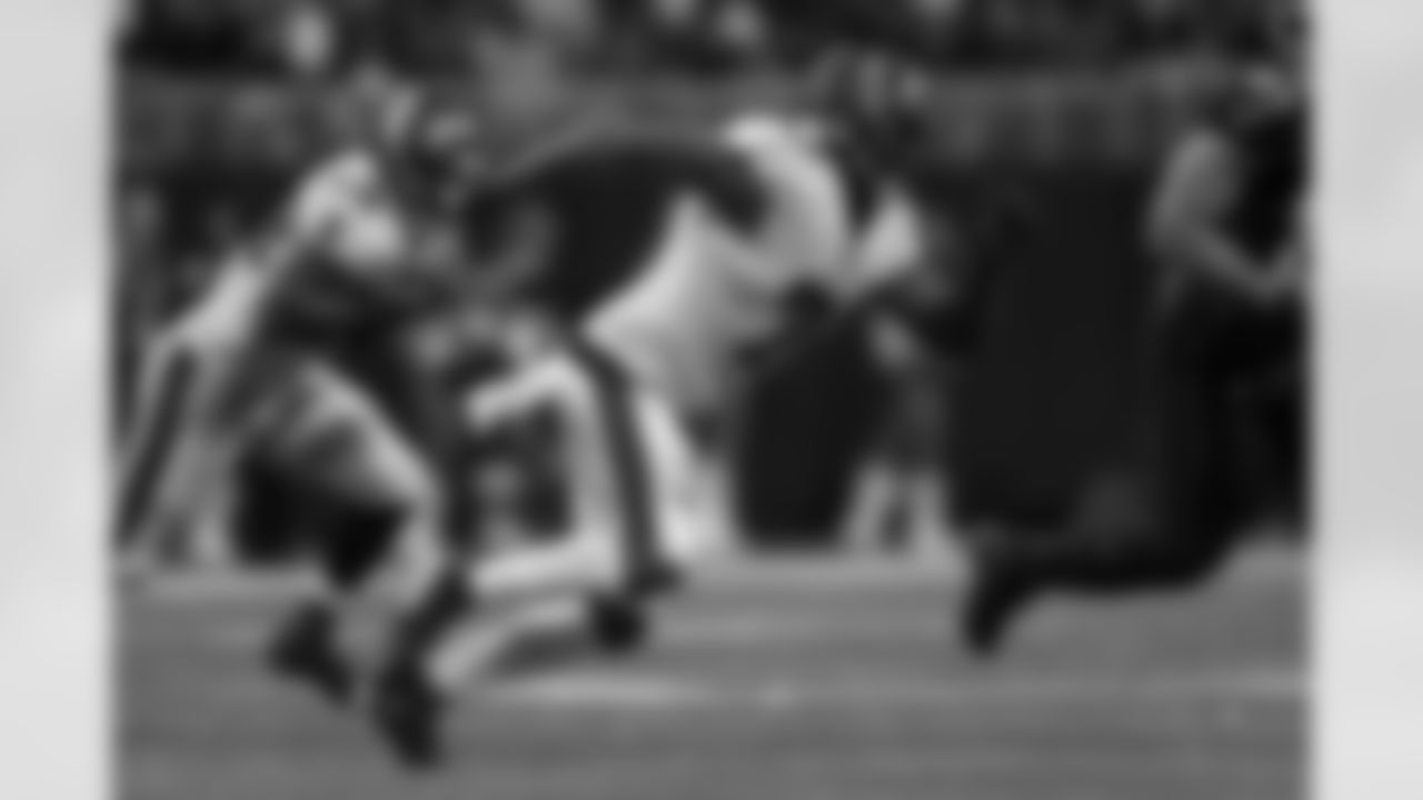 EDGE Shaquil Barrett, Buccaneers
Barrett had a monster 2019 season with 19.5 sacks but has hit double digits once since. Injuries have been part of the reason why he's posted 7.5 sacks the past two seasons. Barrett is a Baltimore native and another free agent who has worked with Chuck Smith.