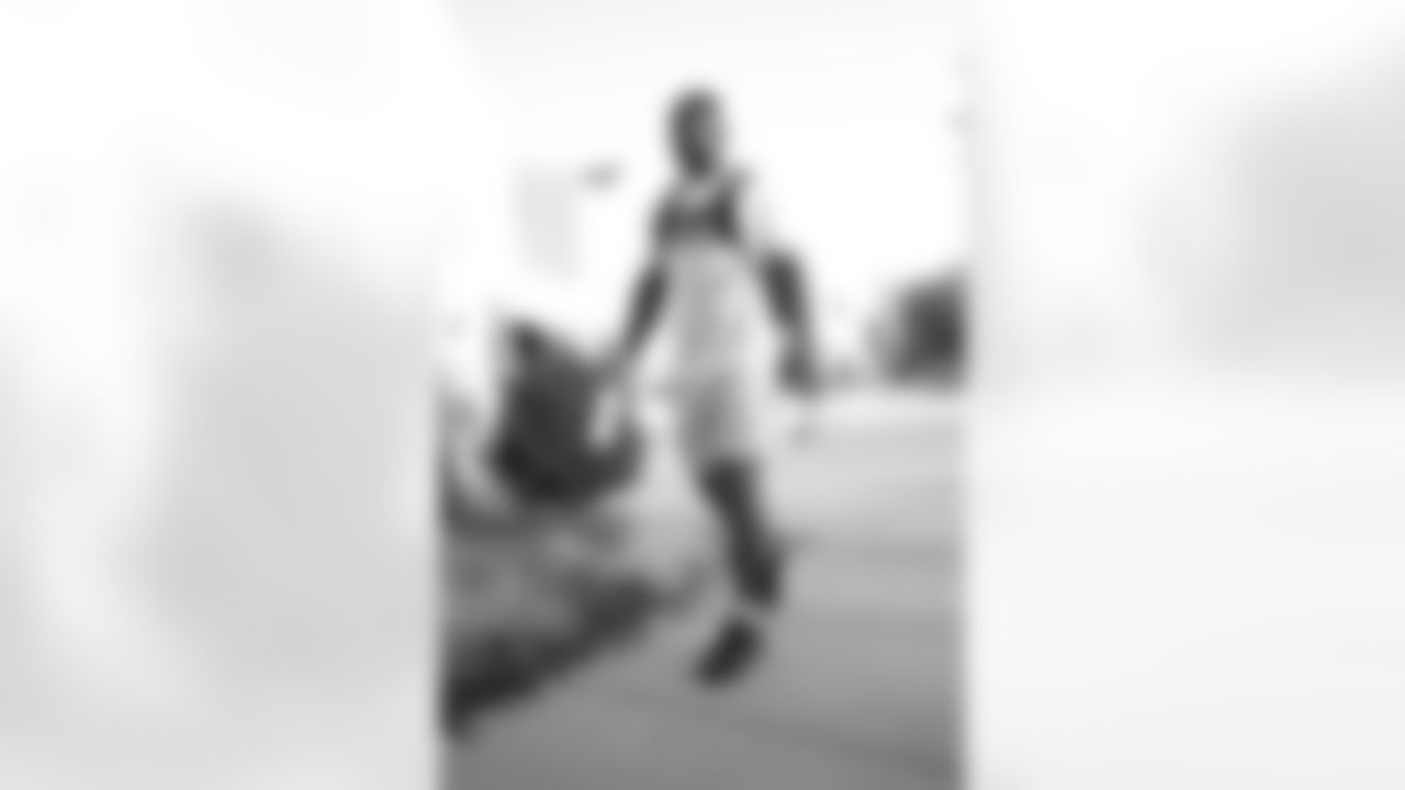 ILB Jay Higgins IV