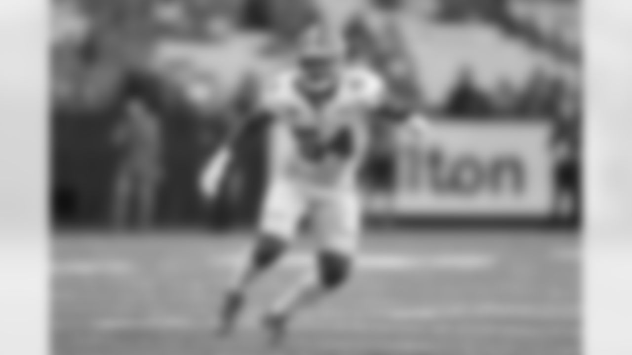 LB Jeremiah Trotter Jr., Clemson
