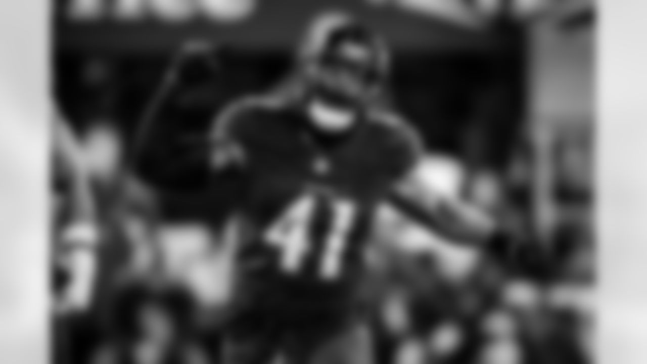 OLB Dre'Mont Jones

Projected market value: Two years, $20.7 million ($10.3 million average)