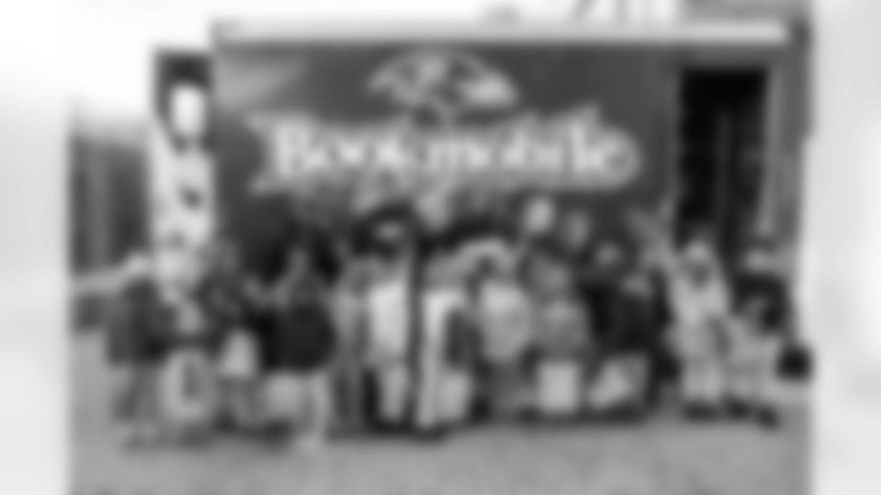 20_20251222_Roquan_Smith_Holiday_sh_1603