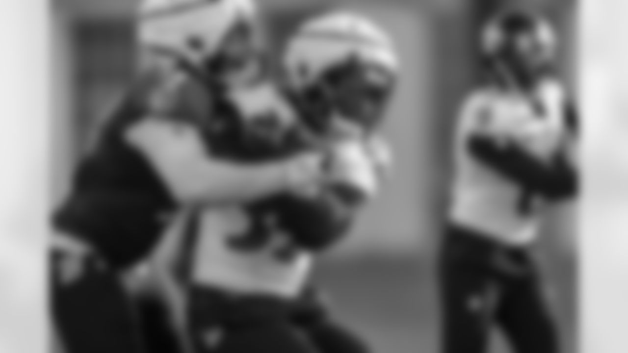 RB Gus Edwards
