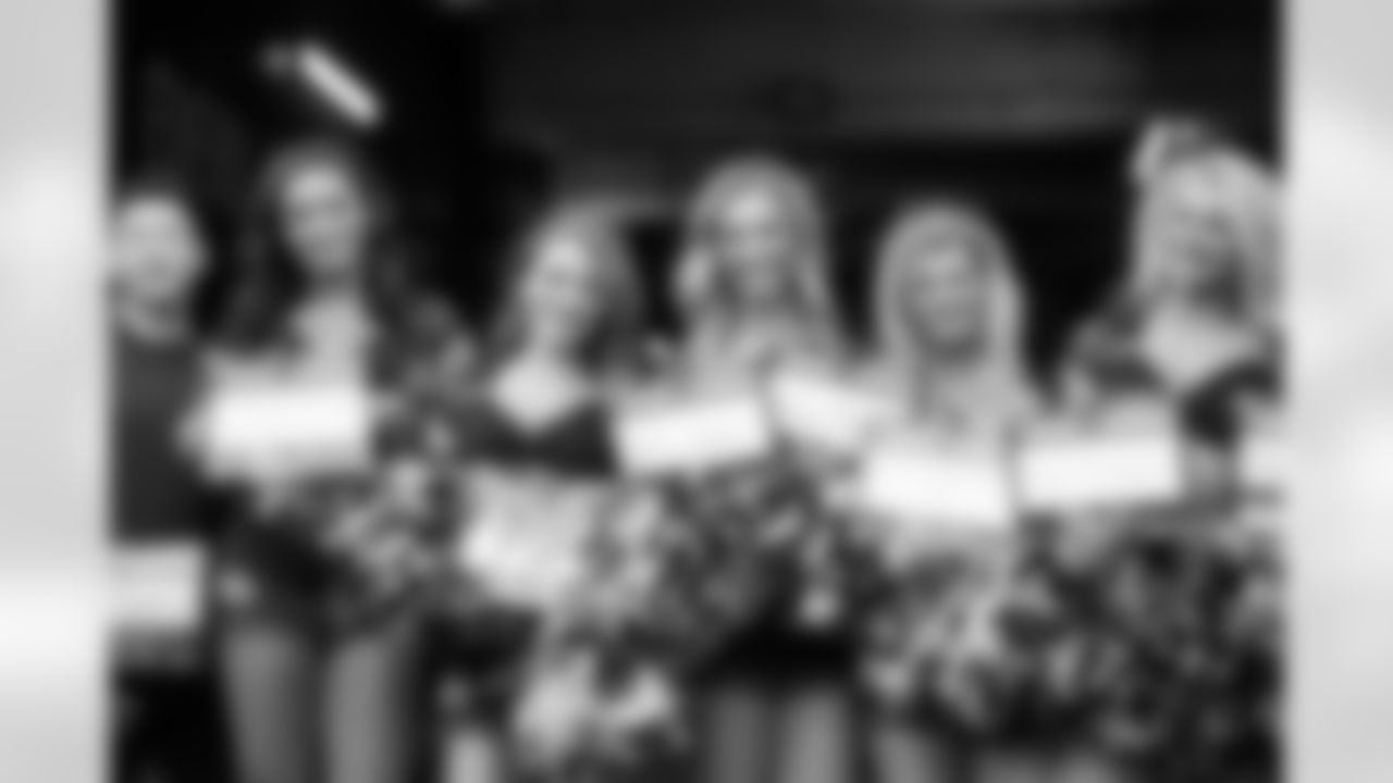 CHEER_WEB_101225-137