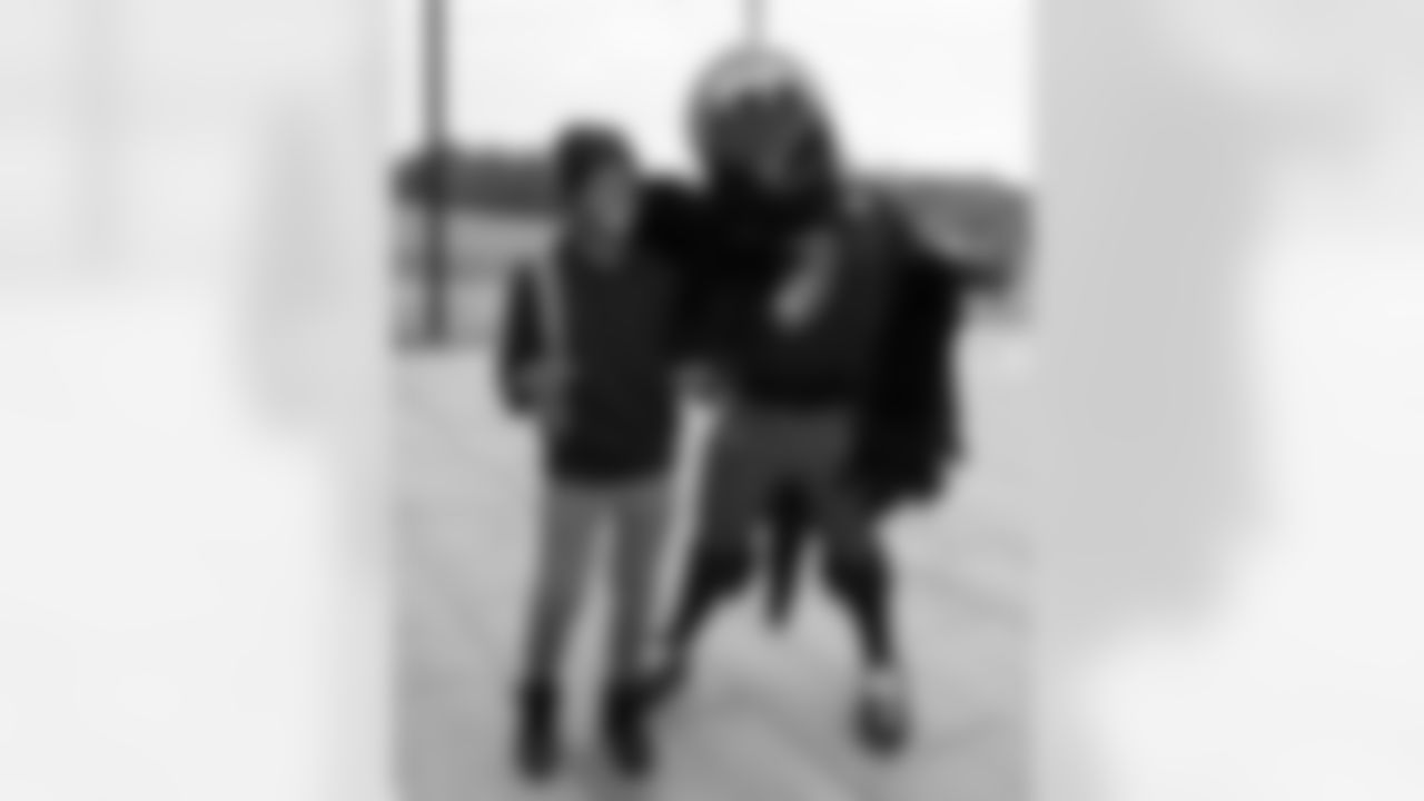 ThanksgivingTurkeys_112125ph07