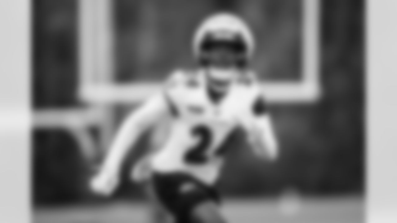 S Malaki Starks
Starks made some highlight plays at Georgia and would be an exciting centerfielder on the flag field.