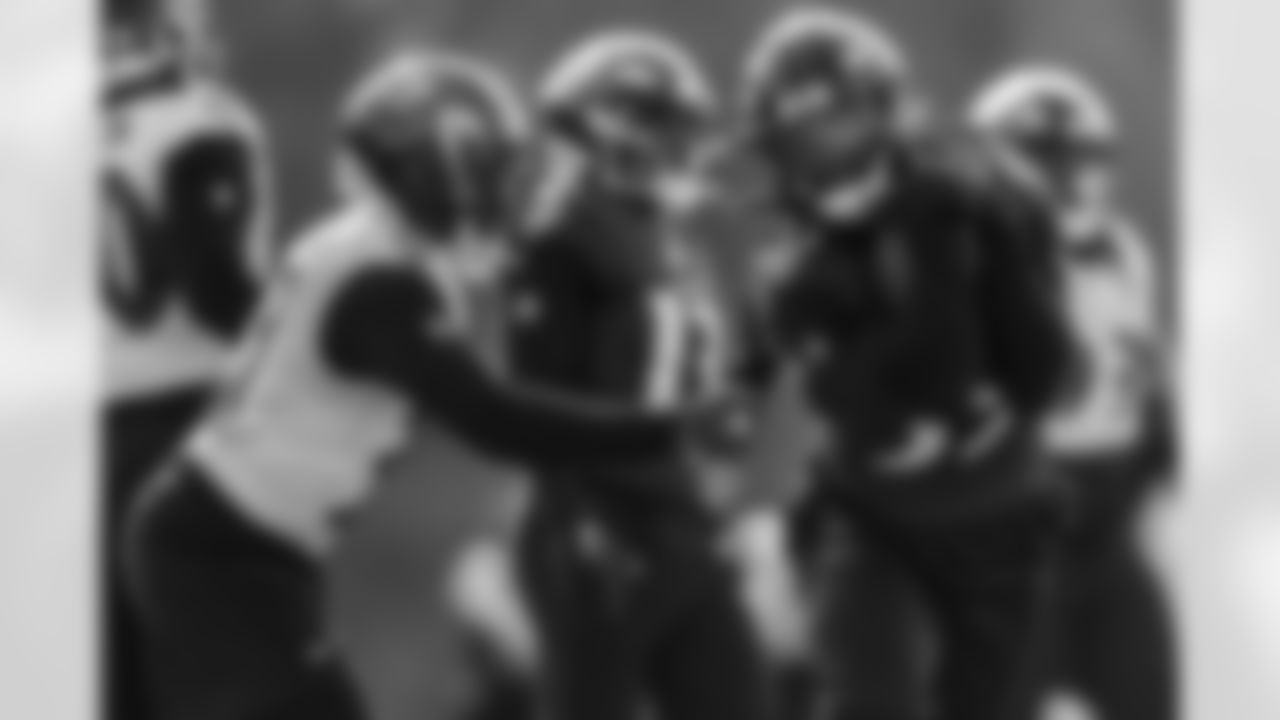 RB Gus Edwards