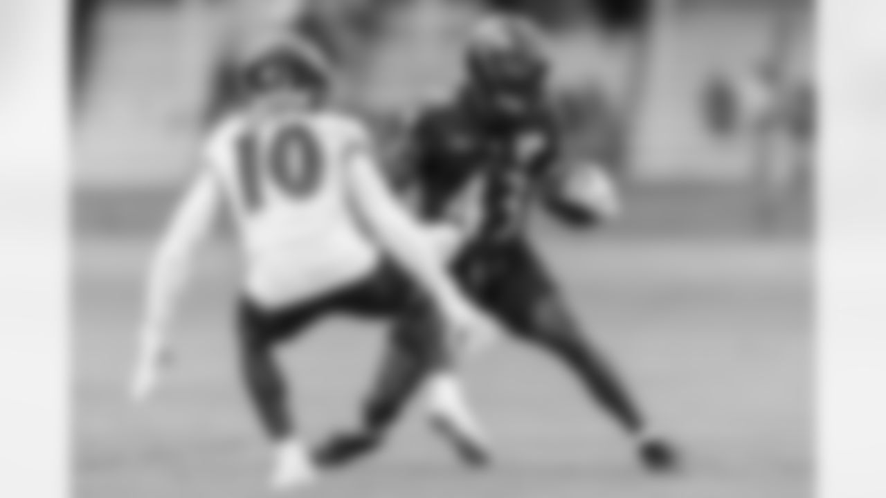 RB Justice Hill defended by CB Arthur Maulet