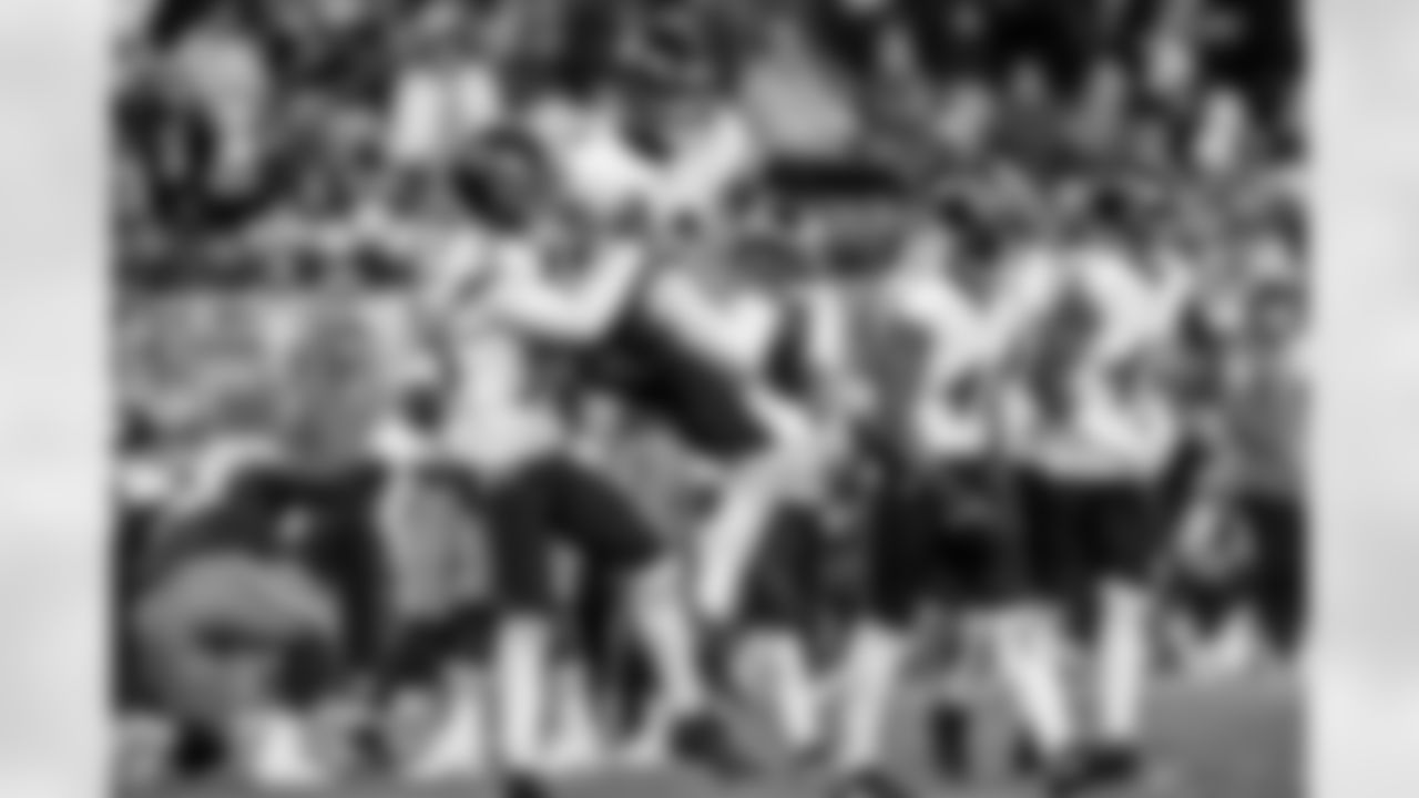 CB Keyon Martin (left) & S Alohi Gilman (right)