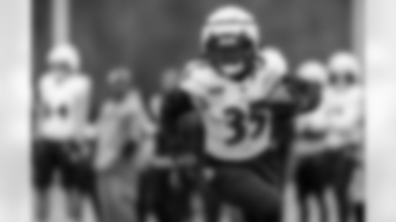 RB Gus Edwards