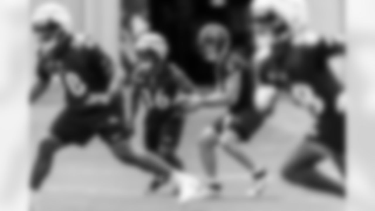 QB Devin Leary