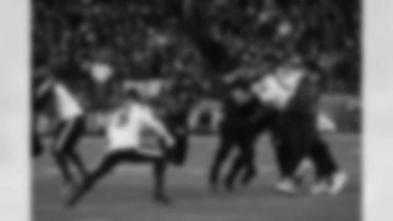 RB Gus Edwards