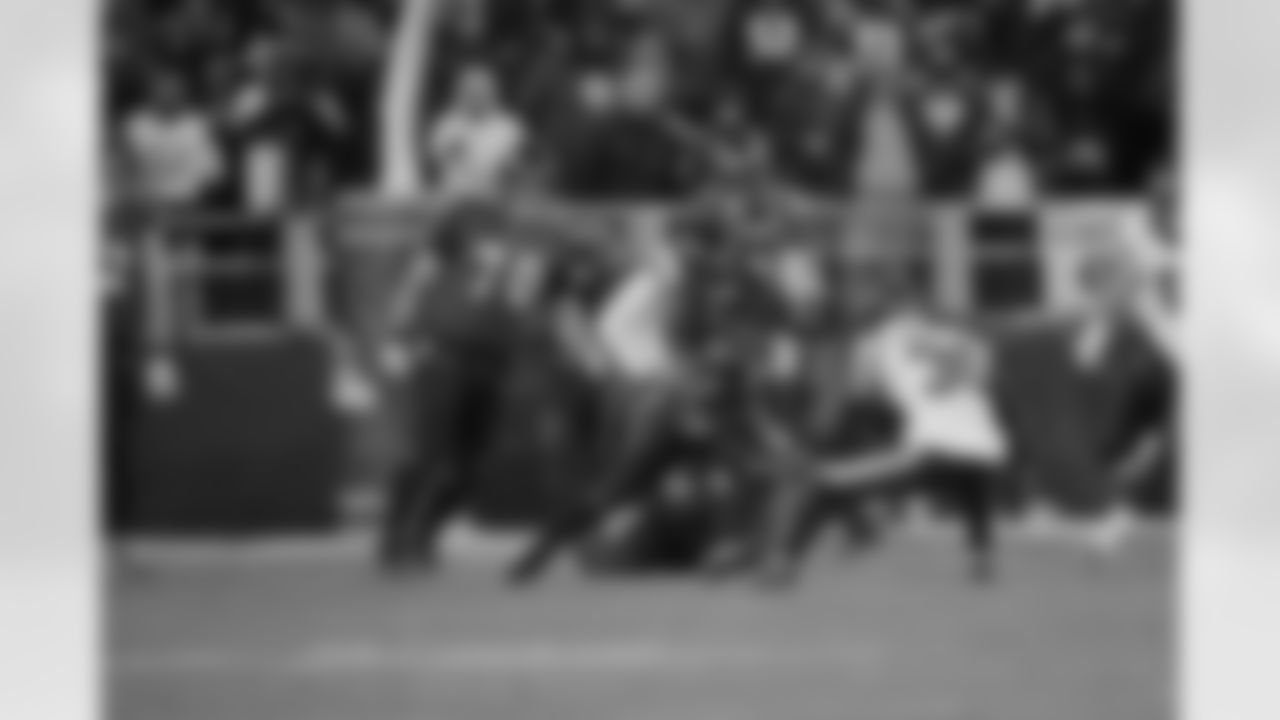 RB Gus Edwards