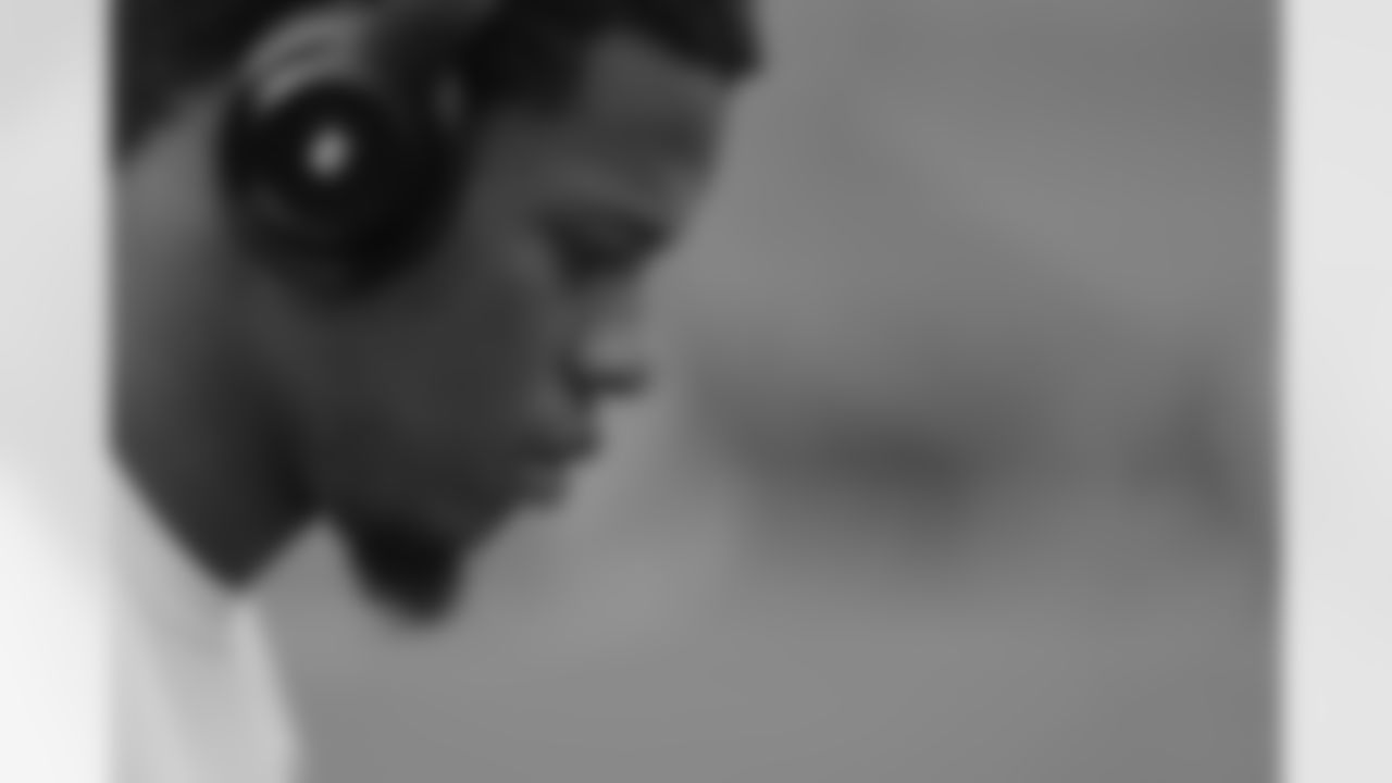 ILB Deion Jennings
