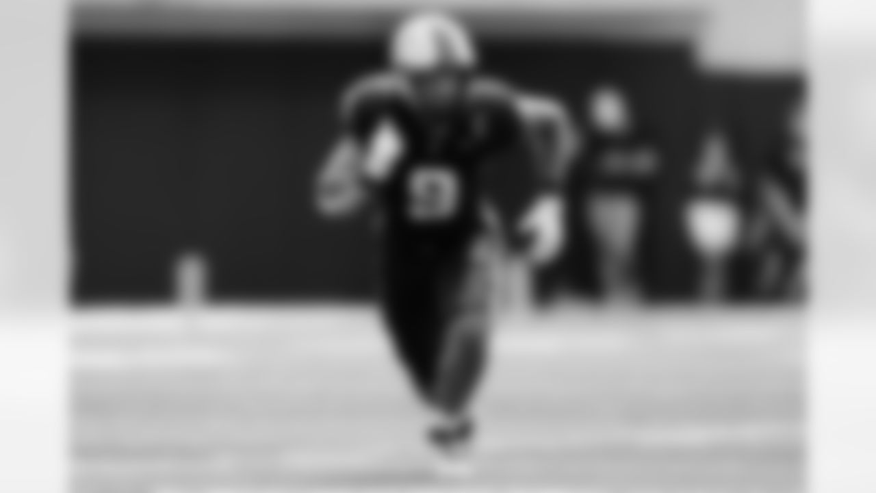 TE Eli Stowers, Vanderbilt
Stowers dazzled during his workout, setting a Combine record for a tight end with an 11-foot, 3-inch broad jump. He also had the Combine's second-best vertical jump since 2003 (45.5 inches) and ran a 4.51-second 40-yard dash. A former backup quarterback at Texas A&M, Stowers had a breakout final season at Vanderbilt, posting 62 catches for 769 yards and four touchdowns.