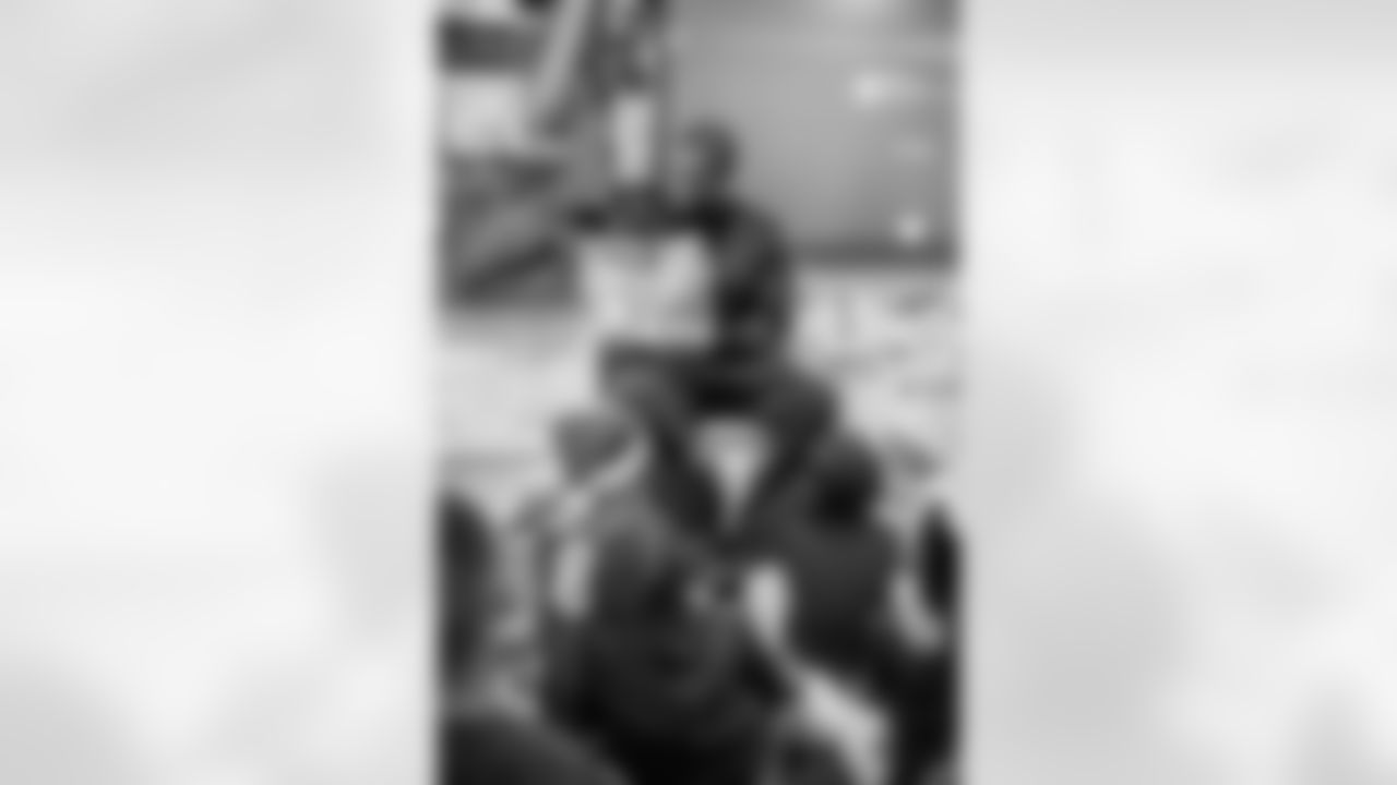 03_20251222_Roquan_Smith_Holiday_sh_0132