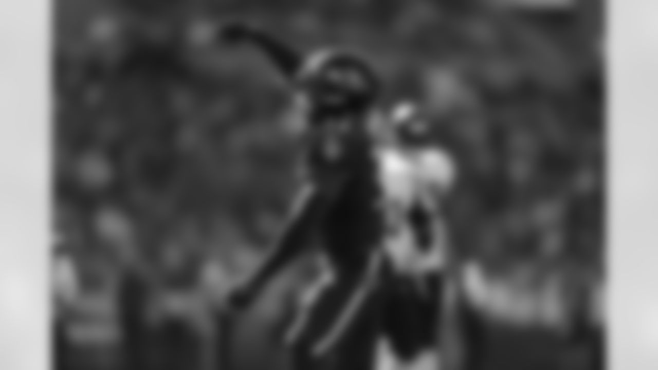 ILB Trenton Simpson